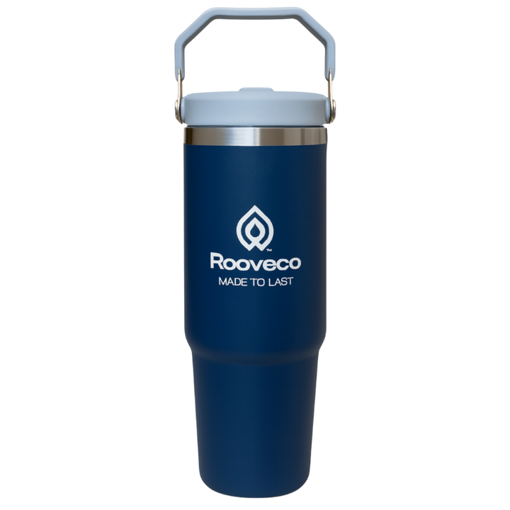Rooveco Flex 880ml tumbler in navy blue with wide foldable handle and drinking straw lid – ideal for gym and commute